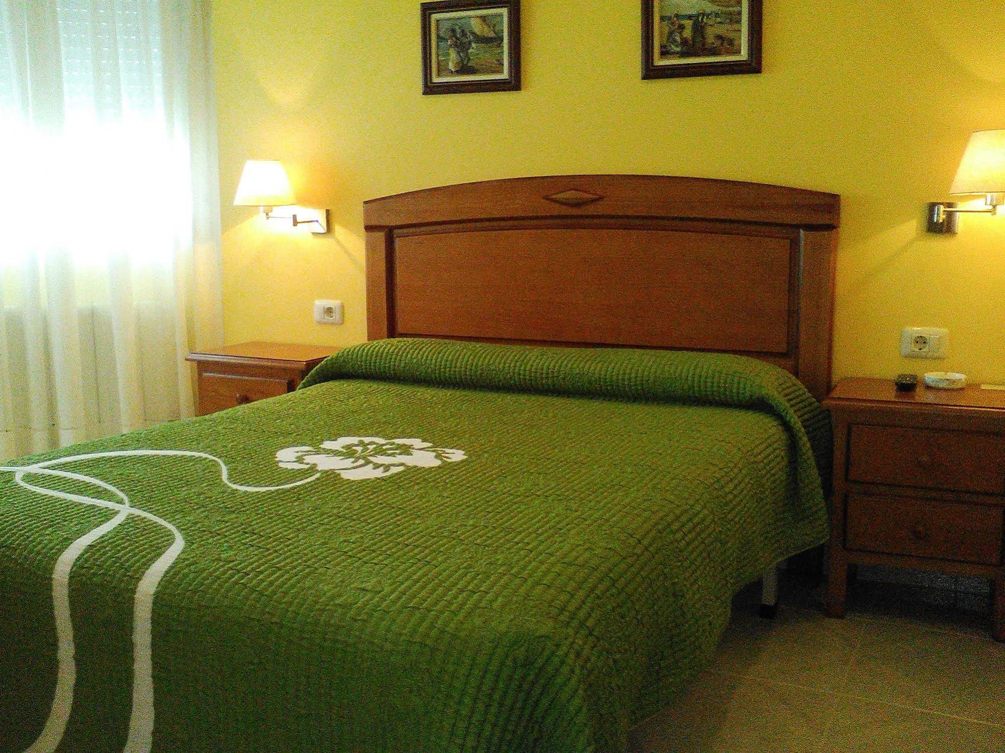 Hostal Santa Marta Playa Байона Экстерьер фото